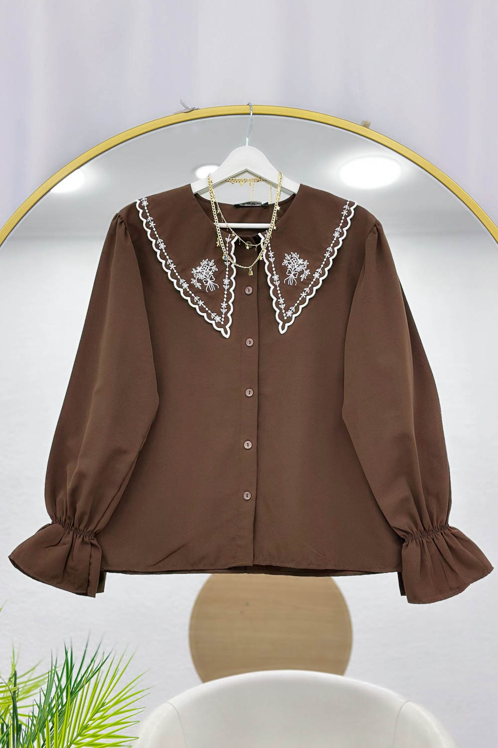 YAKASI İŞLEMELİ KADIN GÖMLEK