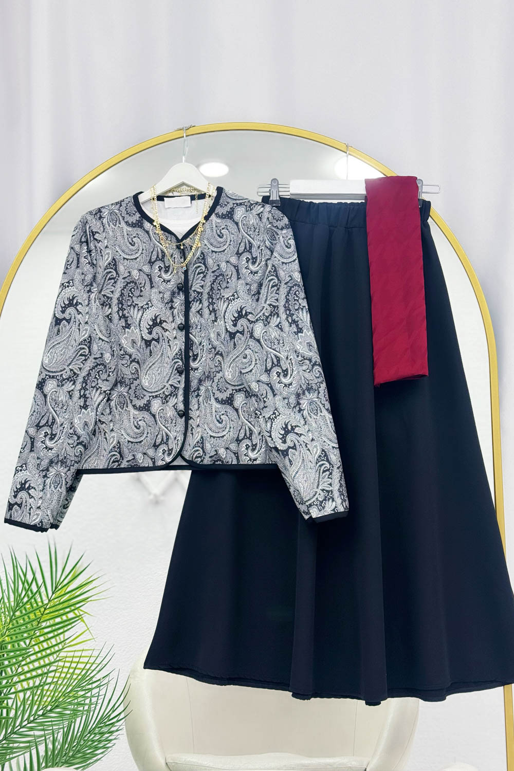 RENK GEÇİŞLİ ÖNÜ DÜĞMELİ ETEKLİ  TAKIM