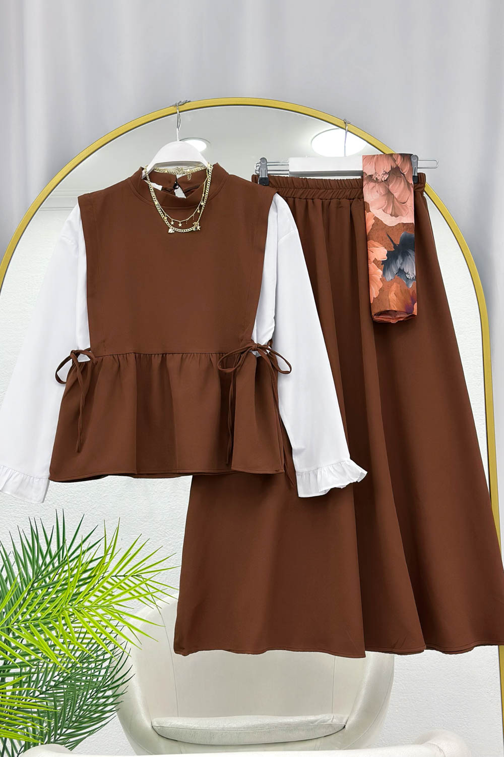 KOLLARI FIRFIRLI ETEKLİ KADIN TAKIM