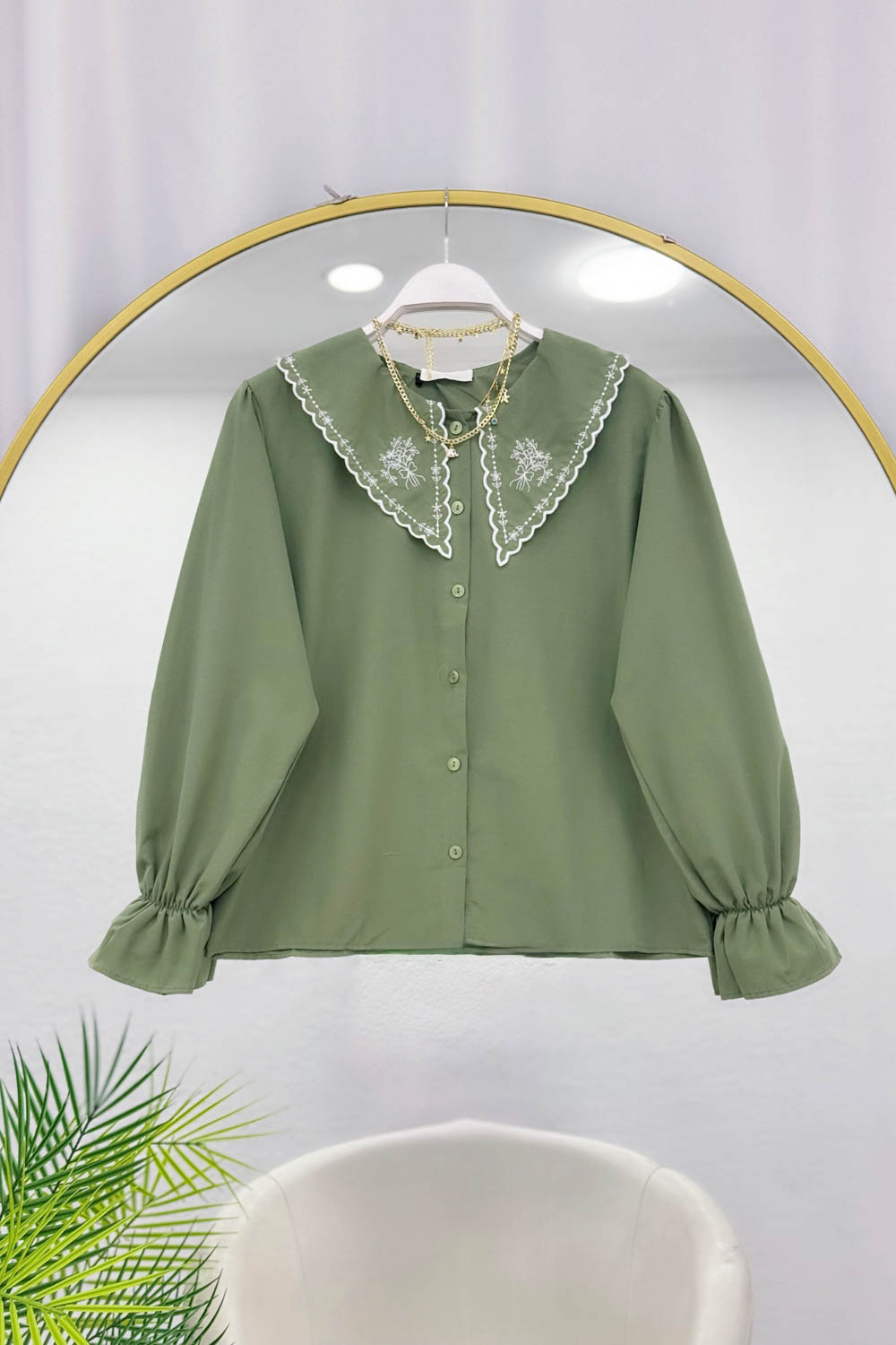 YAKASI İŞLEMELİ KADIN GÖMLEK