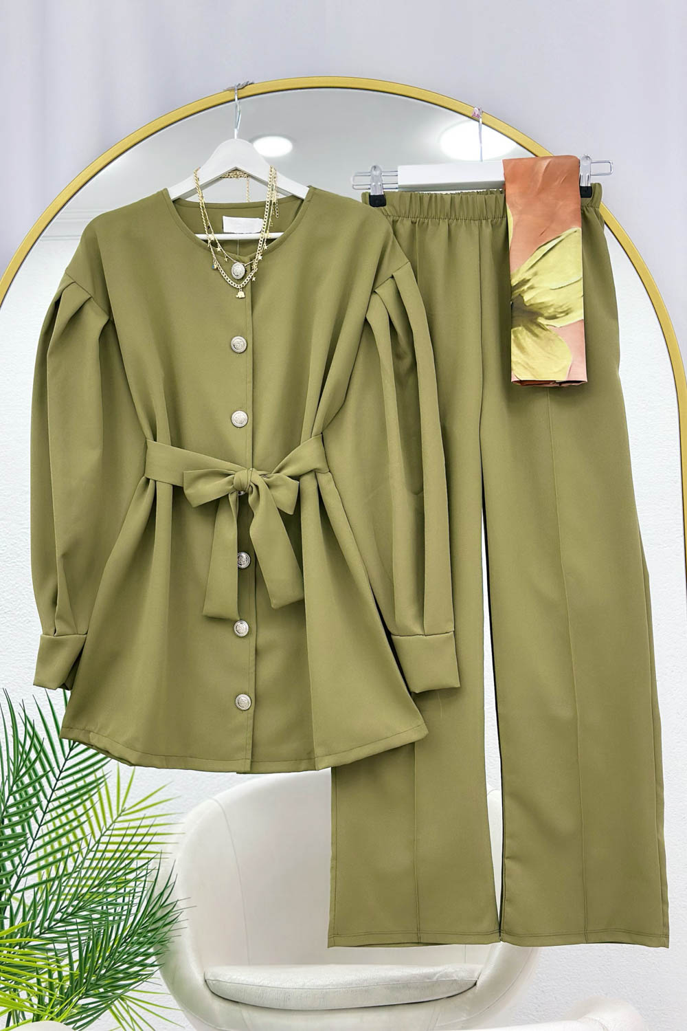 ÖNÜ DÜĞMELİ KUŞAKLI KREP TAKIM