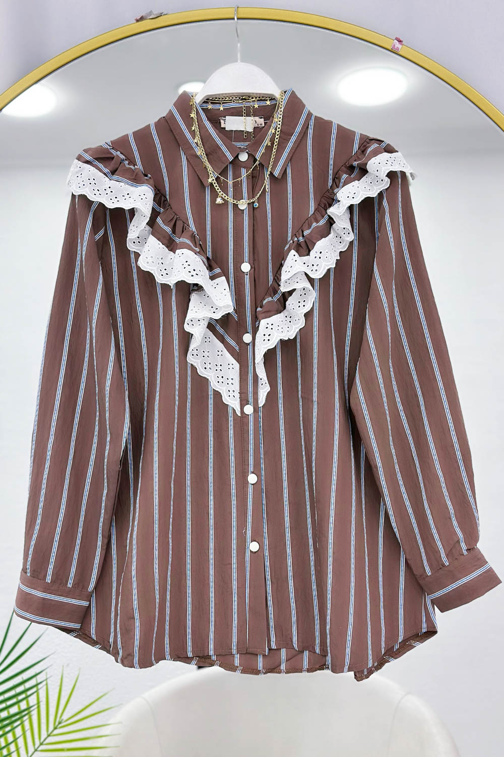 DÜĞME DETAYLI FIRFIRLI GÖMLEK