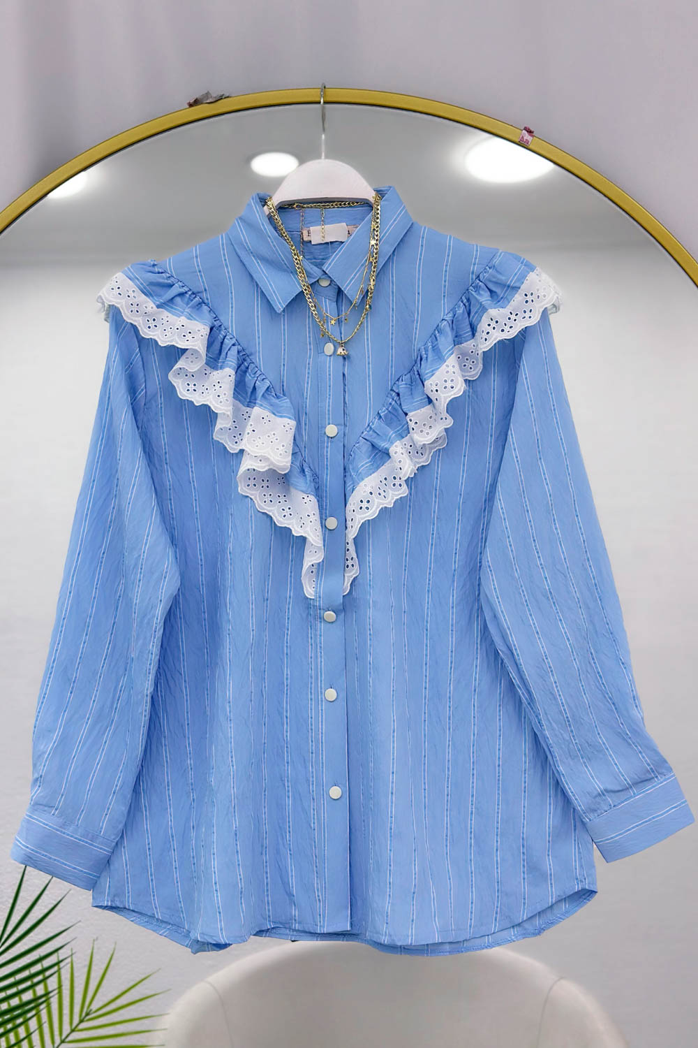 DÜĞME DETAYLI FIRFIRLI GÖMLEK