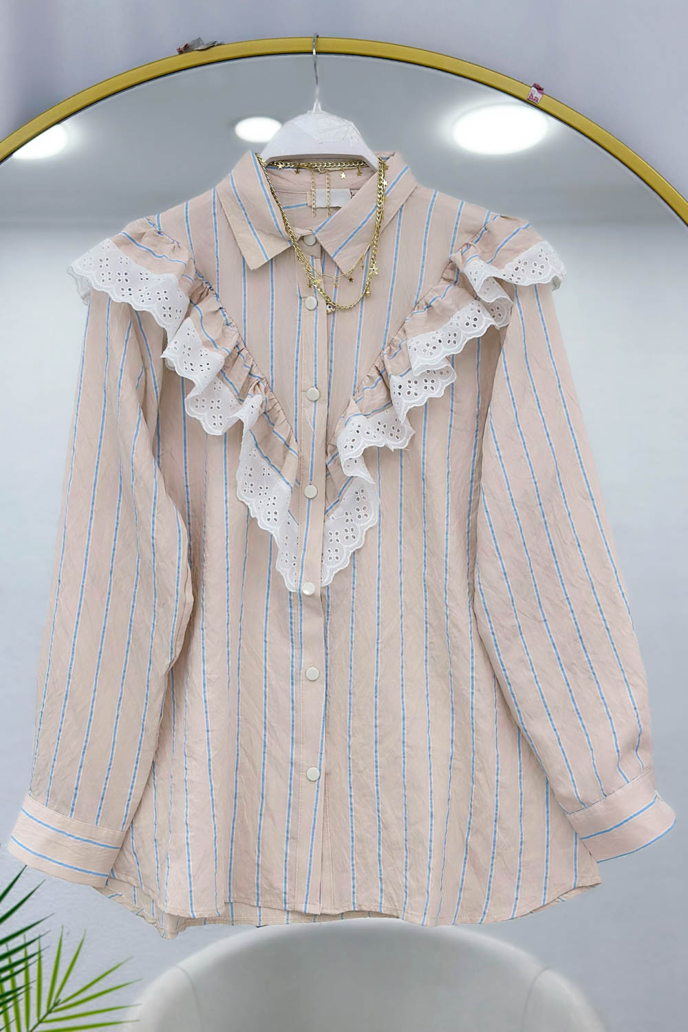 DÜĞME DETAYLI FIRFIRLI GÖMLEK