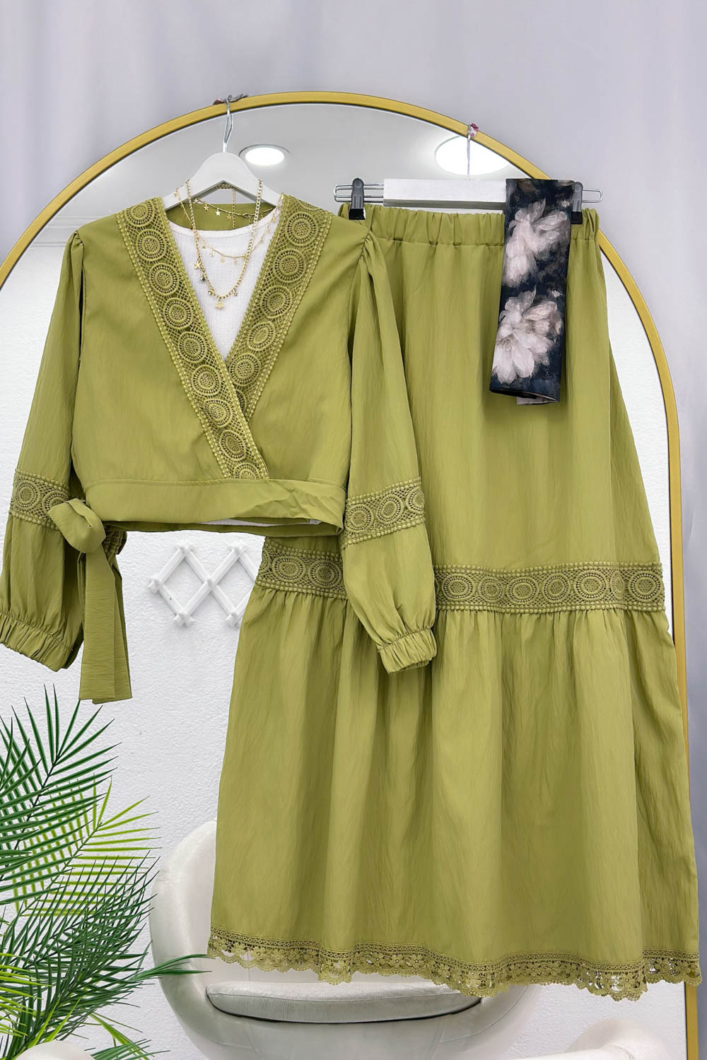 GÜPÜRLÜ BELDEN BAĞLAMALI ETEKLİ TAKIM