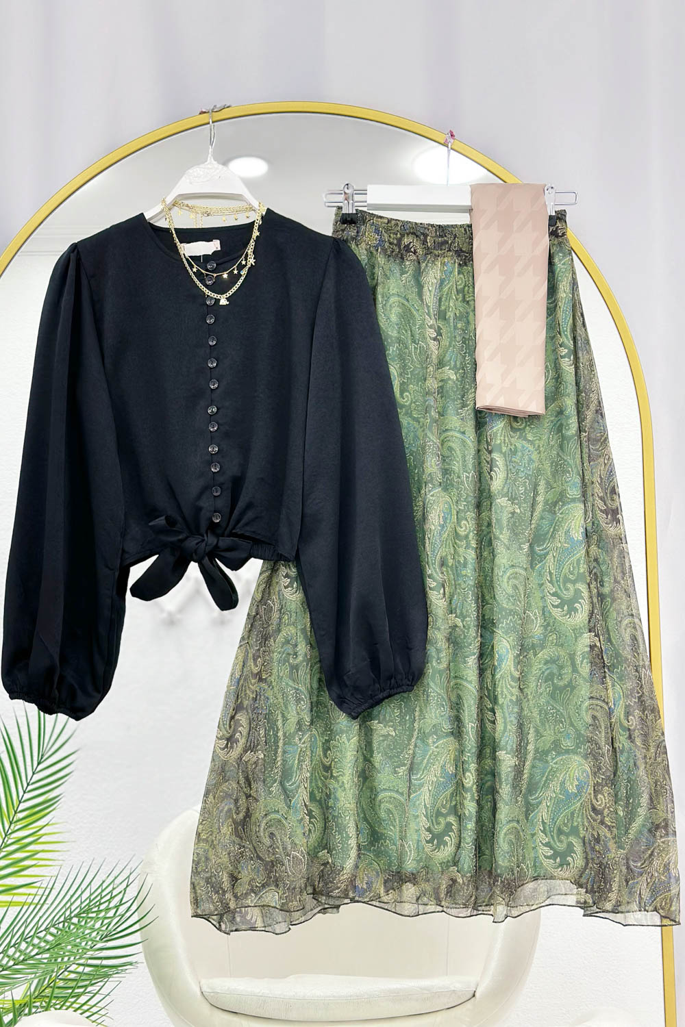 SIRA DÜĞMELİ GÖMLEK ETEKLİ TAKIM