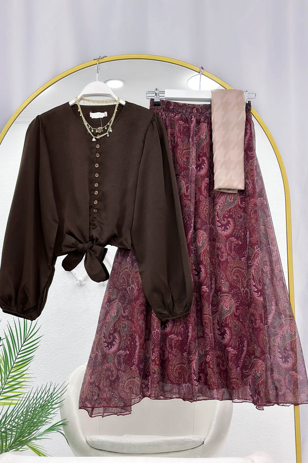 SIRA DÜĞMELİ GÖMLEK ETEKLİ TAKIM