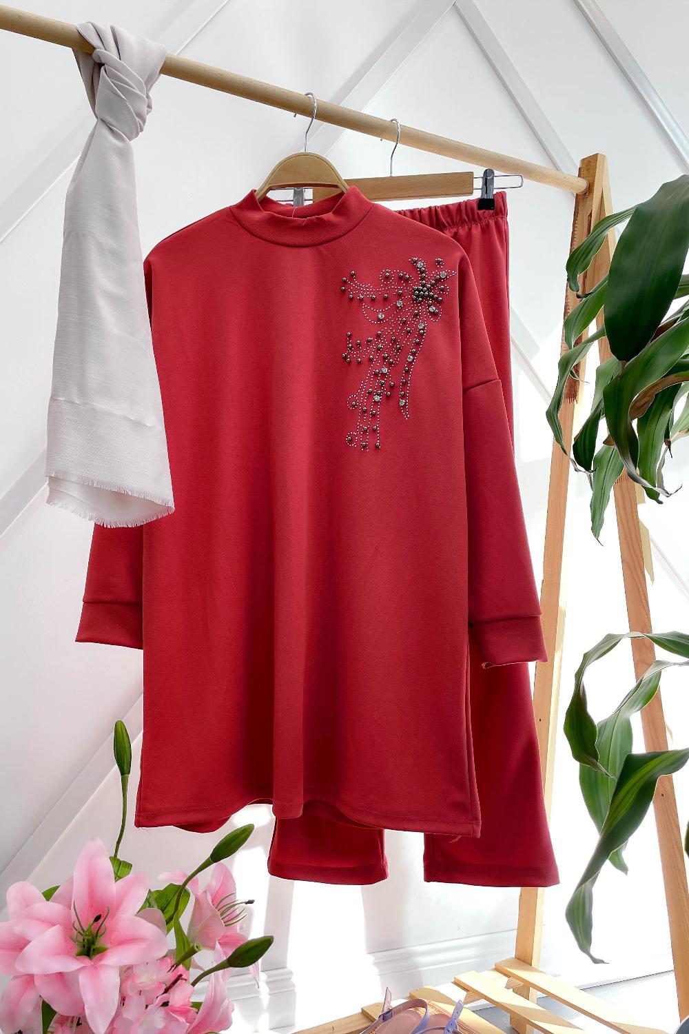 OMUZDAN BONCUK DETAYLI KREP TAKIM