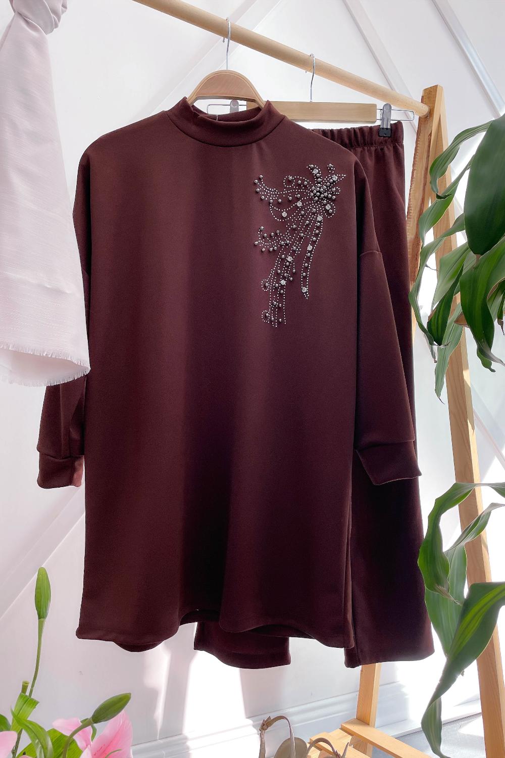 OMUZDAN BONCUK DETAYLI KREP TAKIM