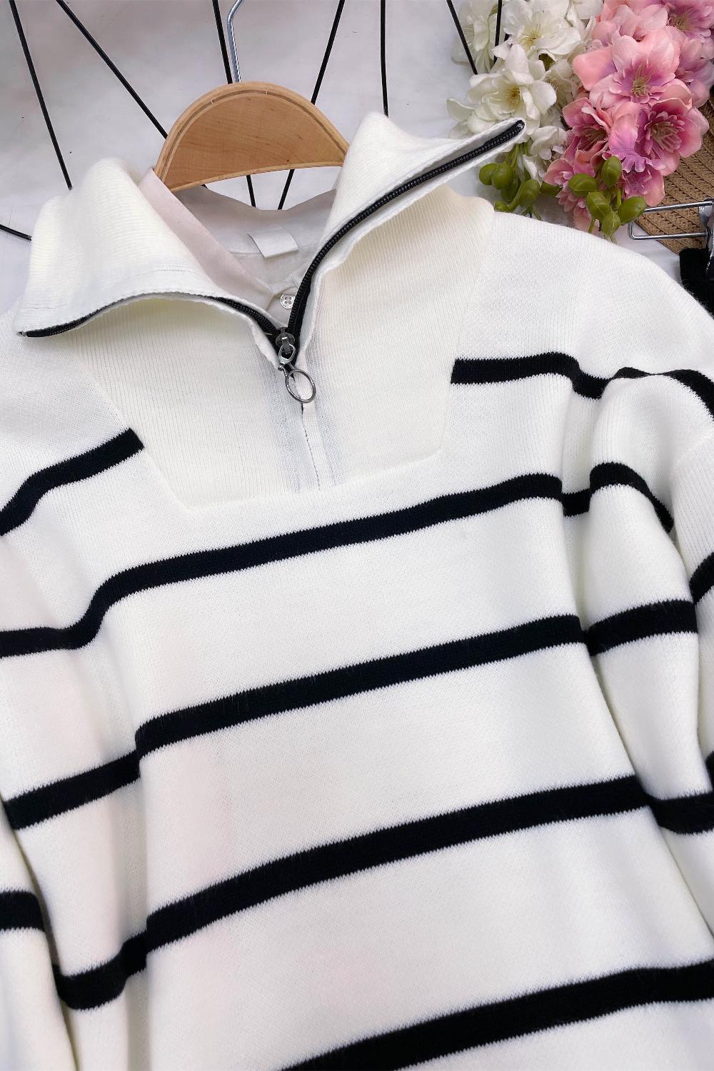 DİK YAKA ÇİZGİLİ TRİKO TAKIM