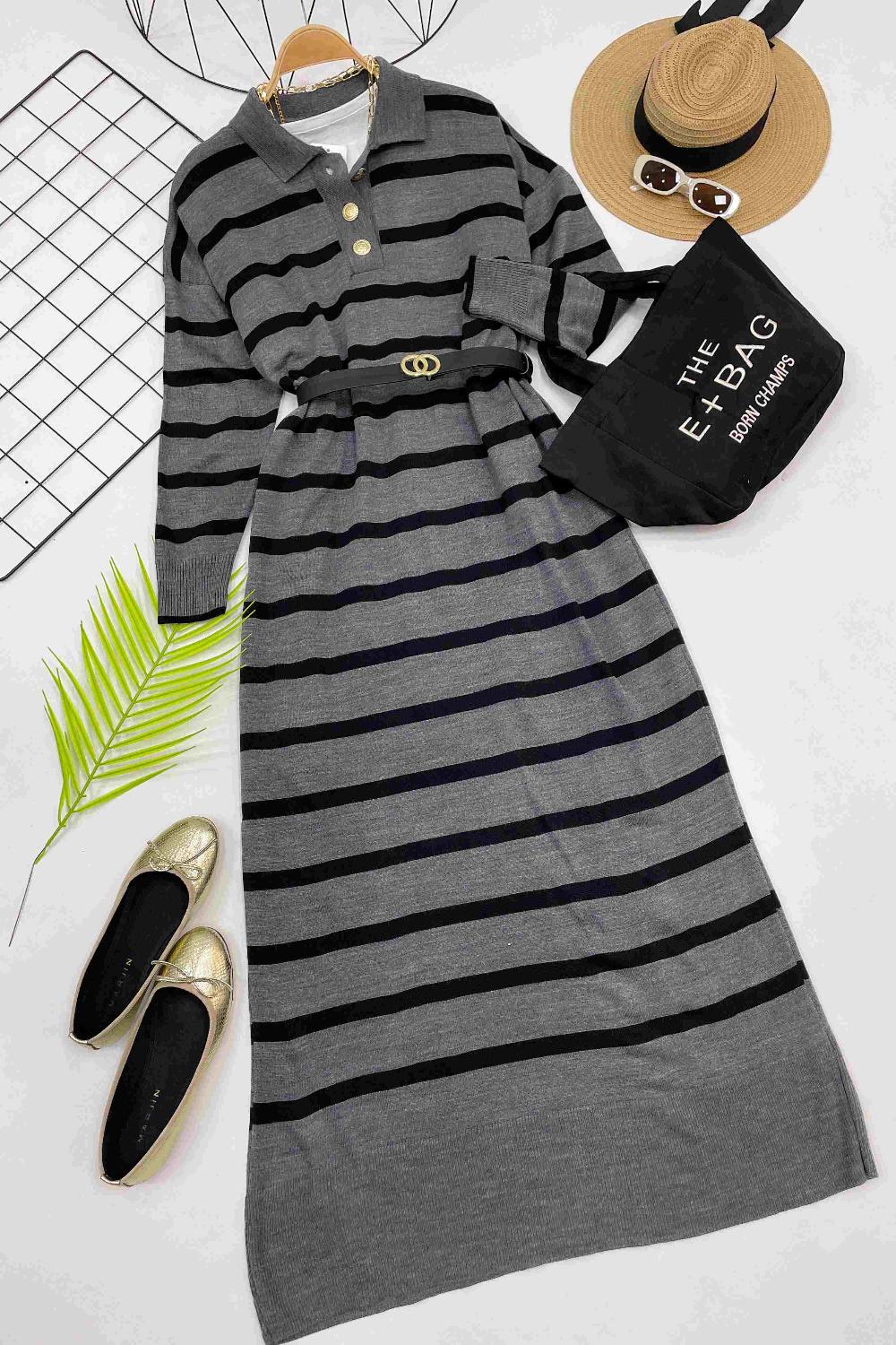 ÇİZGİLİ GOLD DÜGMELİ ELBİSE