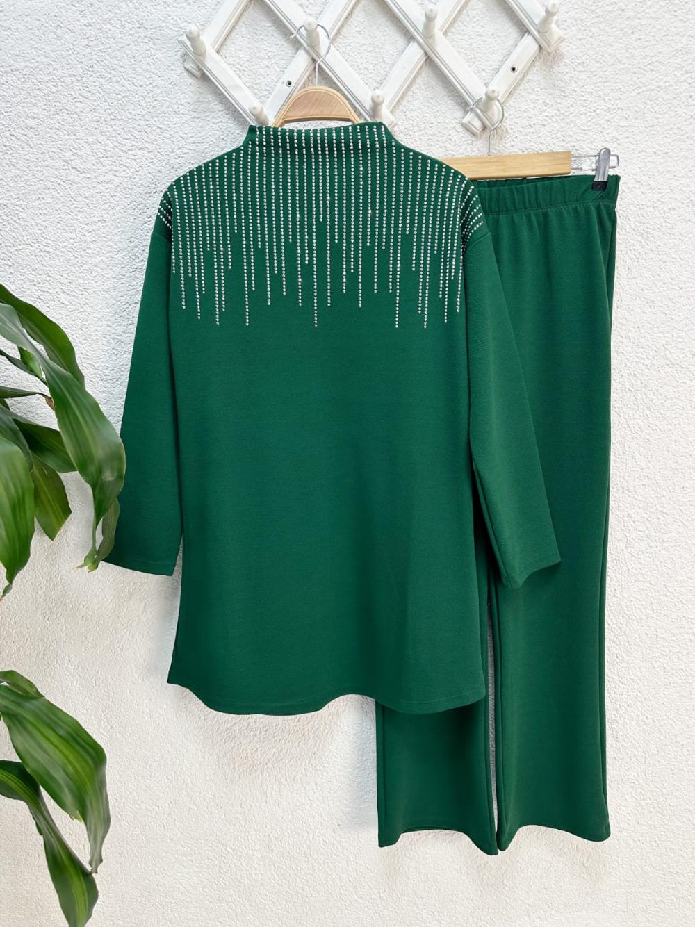 DİK YAKA TAŞLI TAKIM