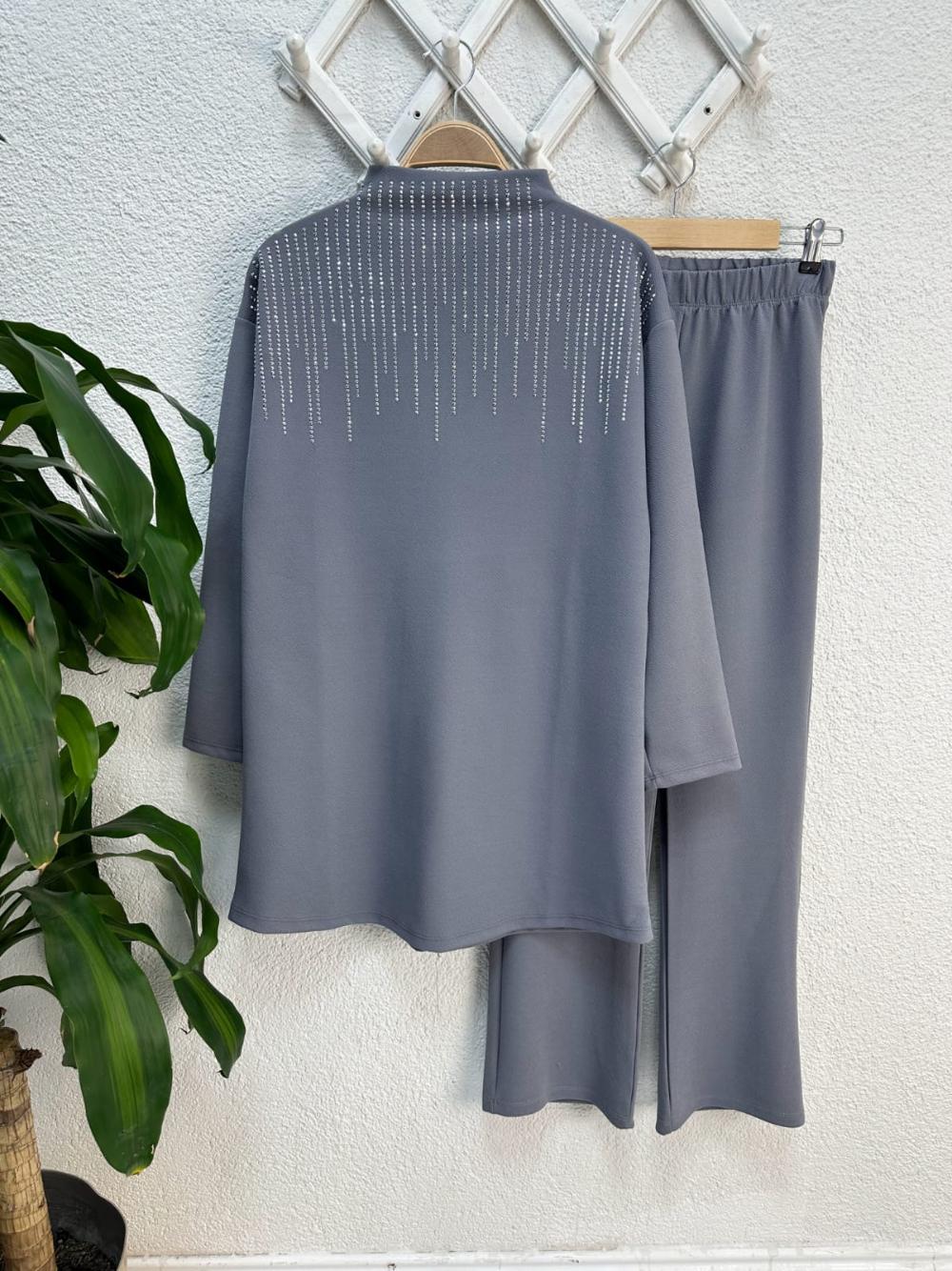 DİK YAKA TAŞLI TAKIM