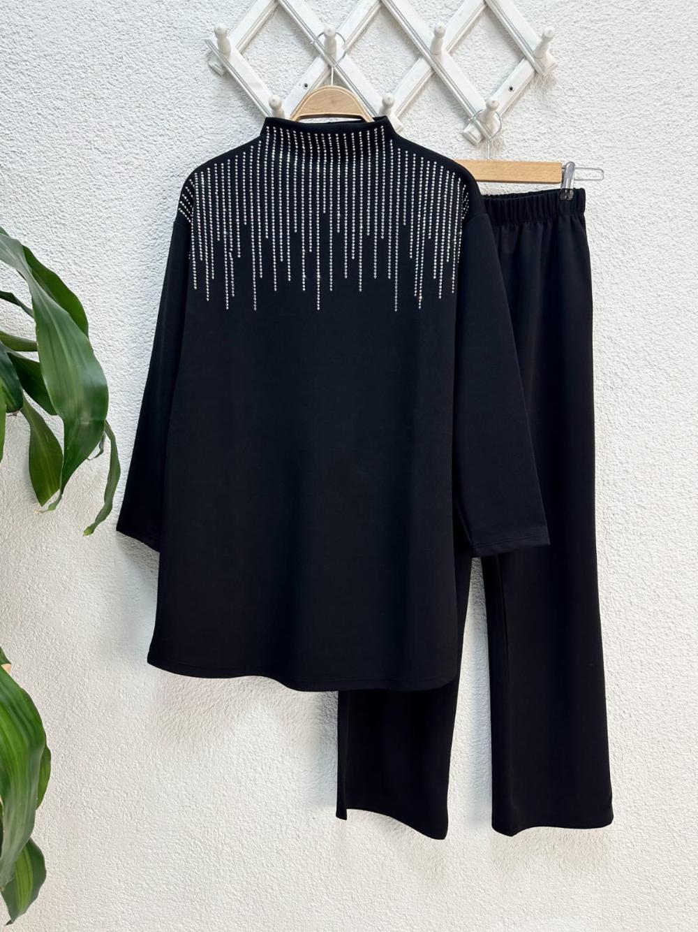 DİK YAKA TAŞLI TAKIM