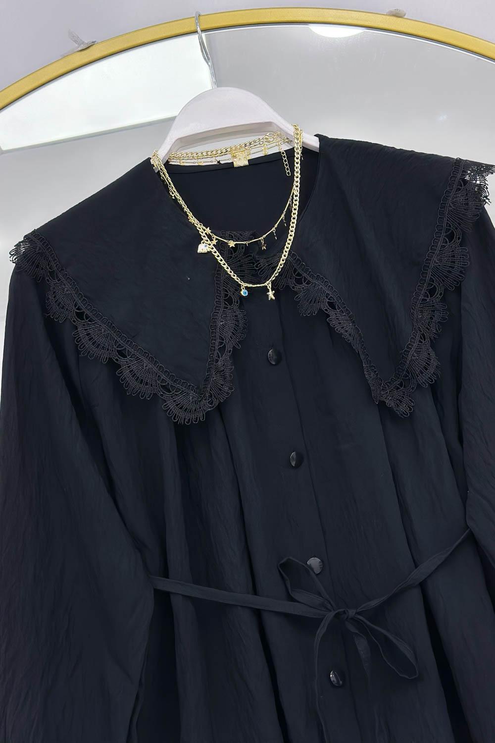 YAKASI DANTEL İŞLEMELİ GÖMLEK