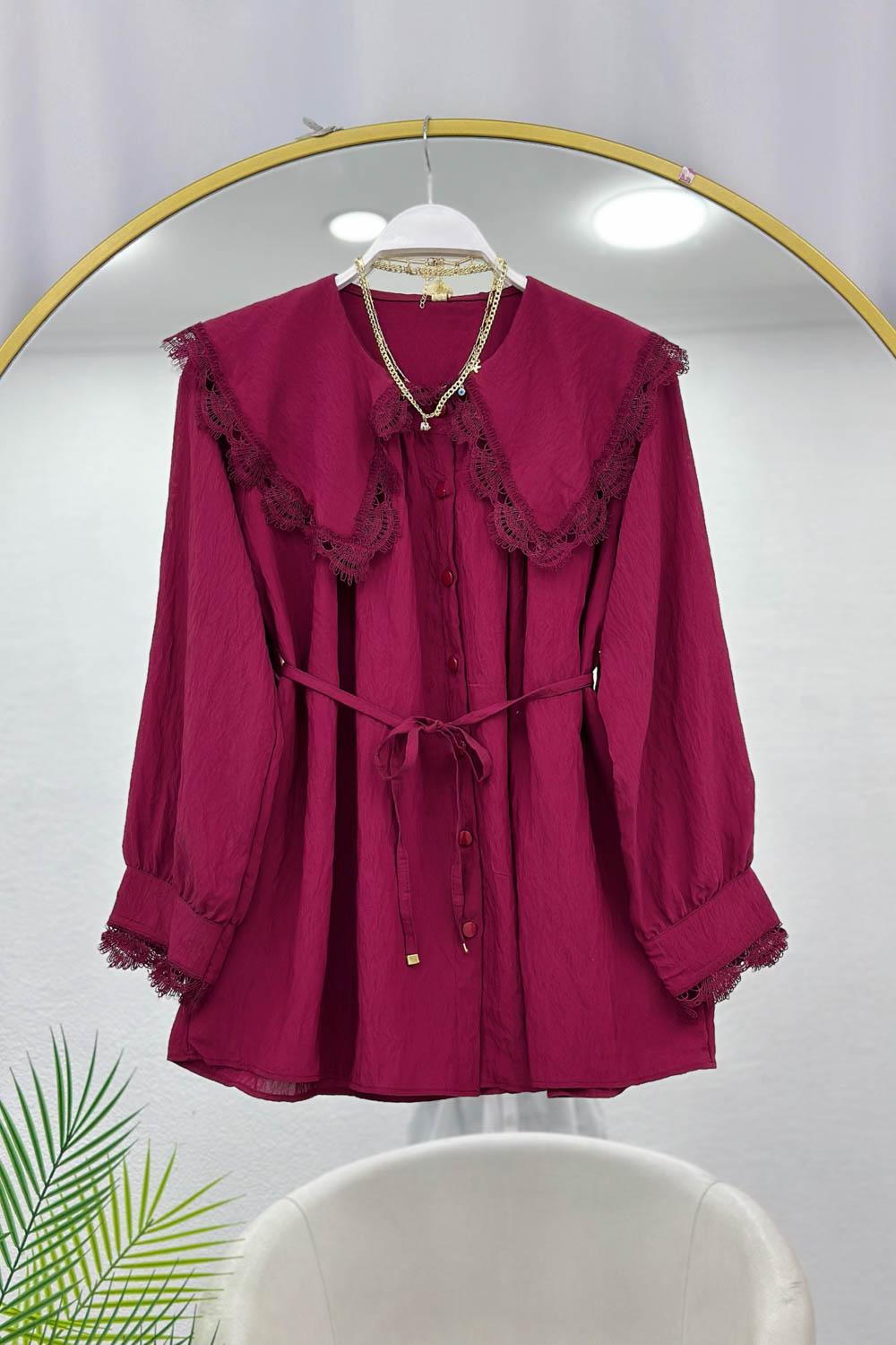 YAKASI DANTEL İŞLEMELİ GÖMLEK