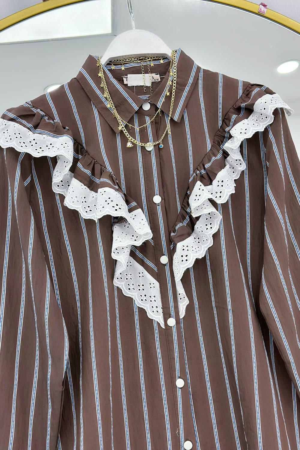 DÜĞME DETAYLI FIRFIRLI GÖMLEK