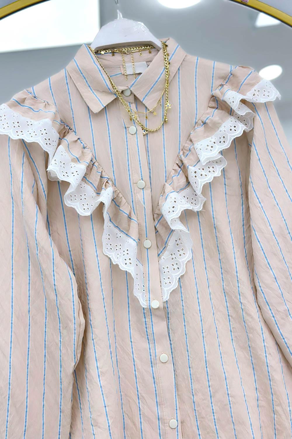 DÜĞME DETAYLI FIRFIRLI GÖMLEK