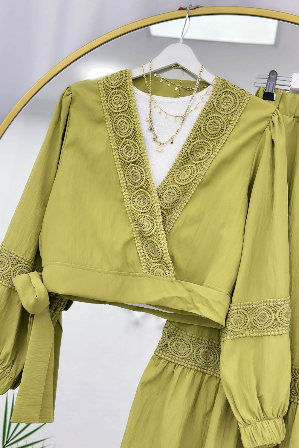 GÜPÜRLÜ BELDEN BAĞLAMALI ETEKLİ TAKIM