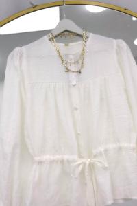 BELDEN BÜZGÜLÜ ÖNÜ DÜĞMELİ GÖMLEK