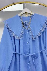 YAKASI DANTEL İŞLEMELİ GÖMLEK