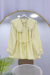 YAKASI DANTEL İŞLEMELİ GÖMLEK