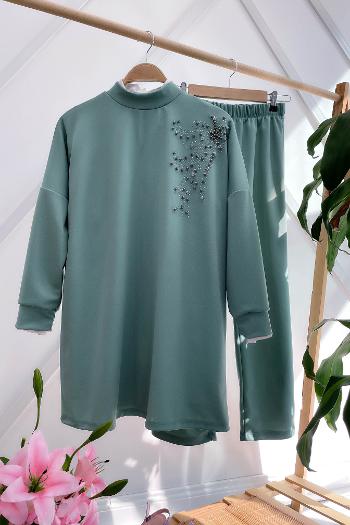 OMUZDAN BONCUK DETAYLI KREP TAKIM