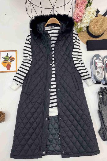 KAPŞONU KÜRK DETAYLI KAPİTONE YELEK