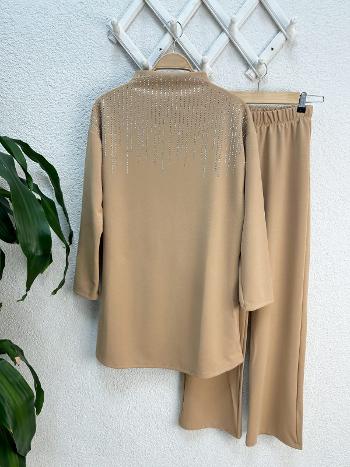 DİK YAKA TAŞLI TAKIM