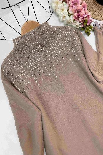 DİK YAKA TAŞLI TAKIM