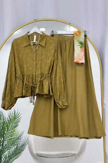 JAKARLI DESENLİ CEKET  ETEK TAKIM