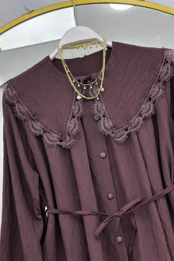 YAKASI DANTEL İŞLEMELİ GÖMLEK